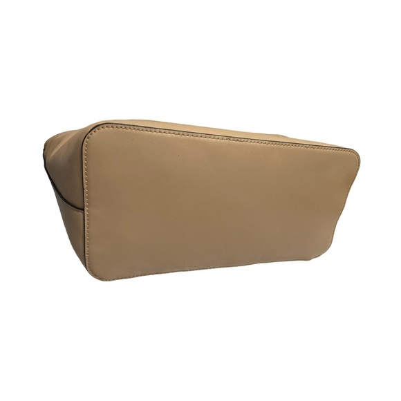 NWT Genuine Guess handbag with matching wallet and puff accessory - Picture 4 of 13